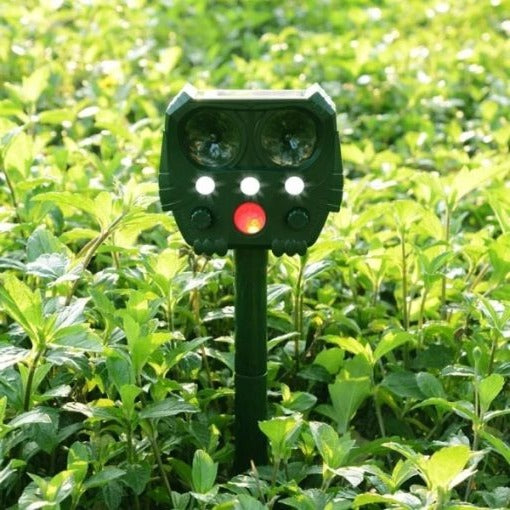 Solar-Powered Motion Activated Snake Repeller with Ultrasonic Sound and Flashing Light