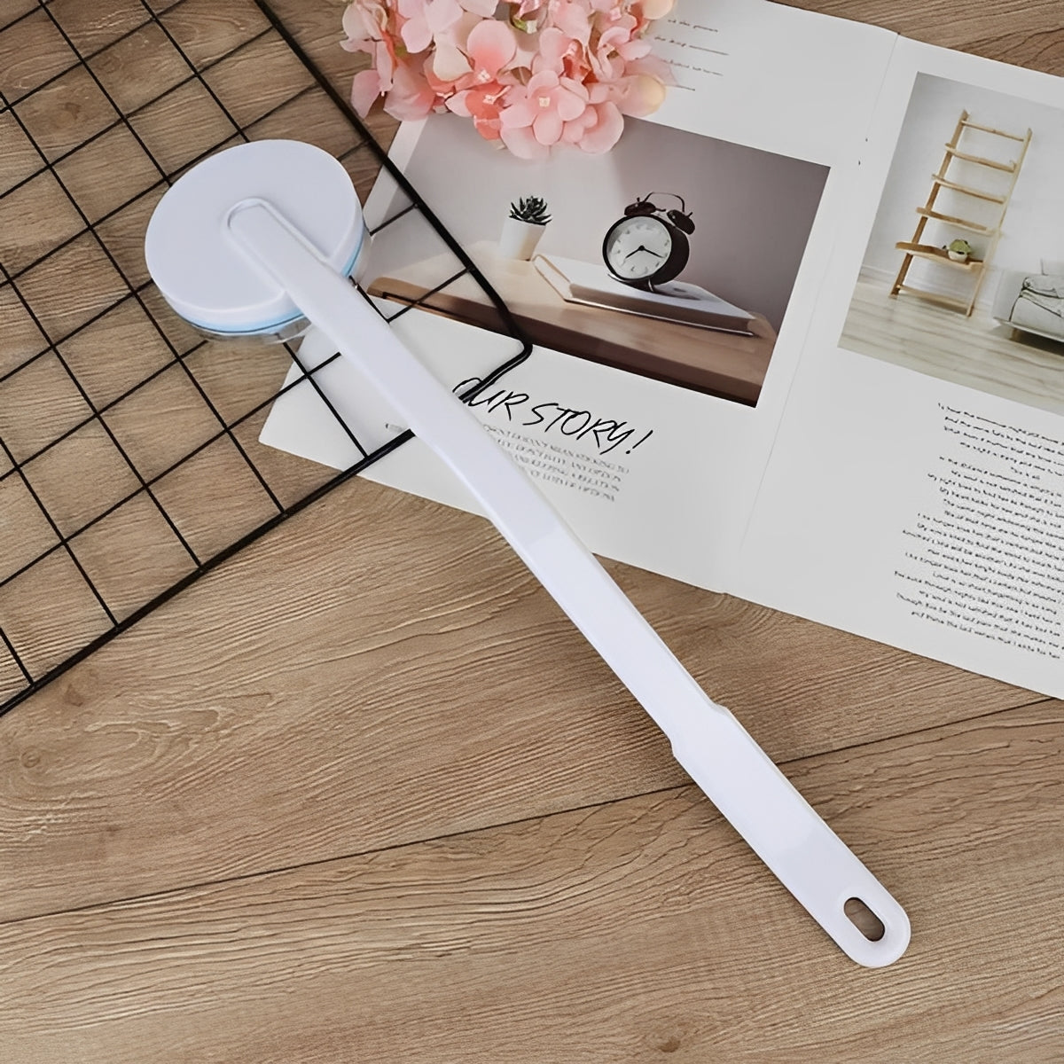 Extendable Back Lotion Roller with Detachable Head and Massage Action